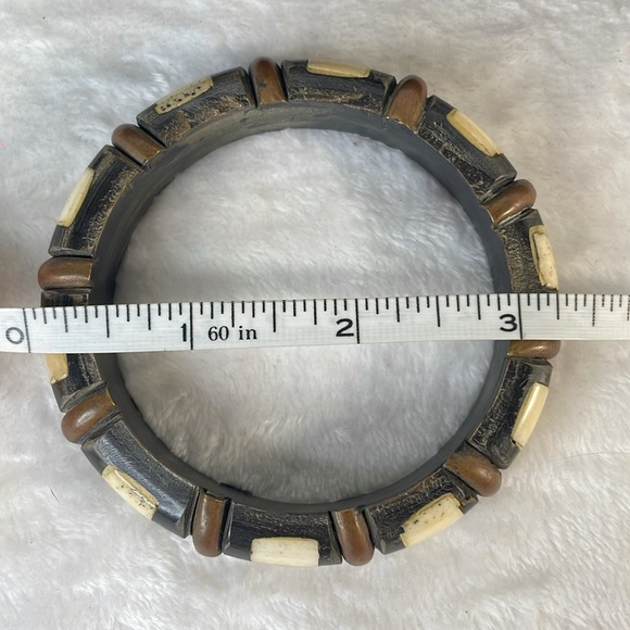 Bone and wood bangle bracelet. - Picture 3 of 3